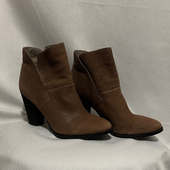 Vince Camuto Tan Ankle Booties - Picture 1 of 6